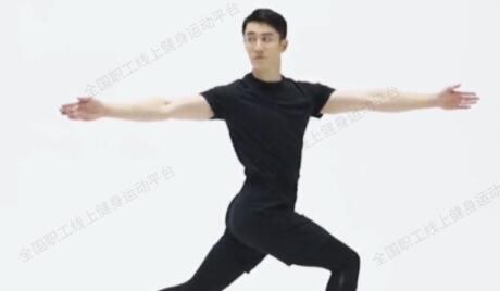 44 弓步后轉體