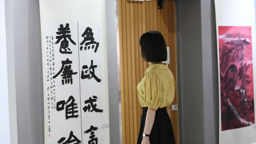 新華時評·鍥而不舍落實中央八項規(guī)定精神｜領(lǐng)導(dǎo)干部帶好頭是無聲的示范