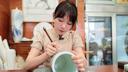 千職百態｜以刀代筆瓷為紙，“畫”出大千世界