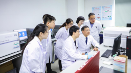 在“無人區”創造生命的奇跡——記中山大學附屬腫瘤醫院腫瘤內科主任醫師徐瑞華