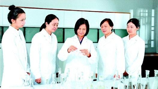 輝煌75載 與共和國同成長的勞動(dòng)模范｜范國瓊：用舌尖書寫芳華