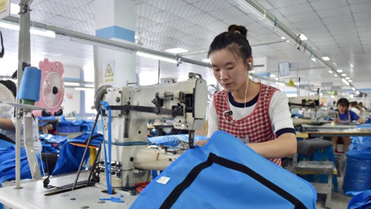 破解就業(yè)歧視，促進就業(yè)公平③｜“超齡女工”進廠工作要先簽個“免責條款”？