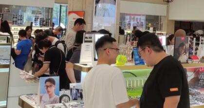 高度近視人群當心“眼底危機”